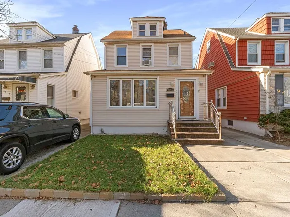 8912 237th St, Bellerose, NY 11426