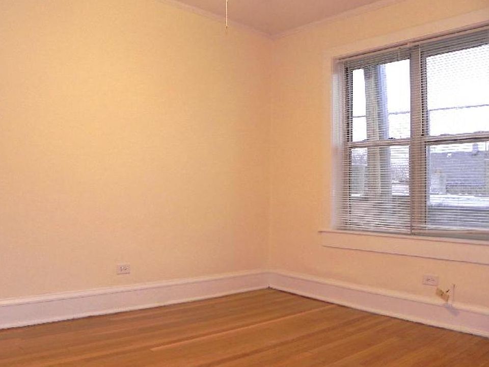 1st image of 1601 W Berteau Ave #3