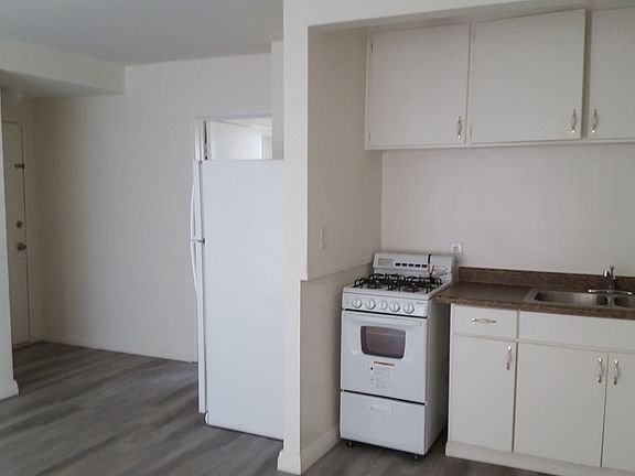 3rd image of 1219 N New Hampshire Ave #4