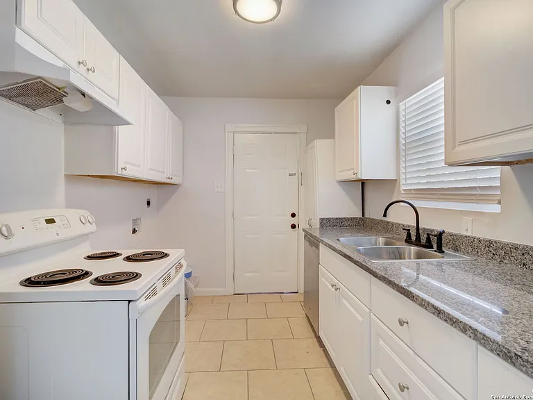 1622 Gorman St — Photo 5