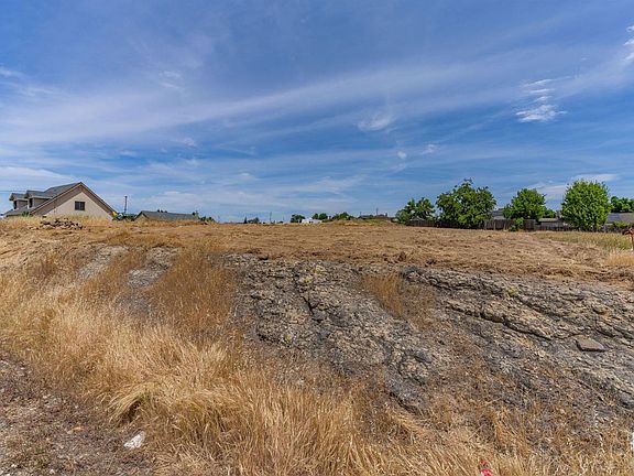 5th image of 2897 Village Dr