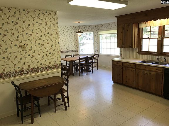 3rd image of 104 Francis Marion Dr