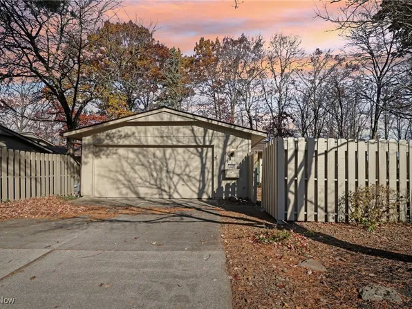 19790 Dell Dr, Strongsville, OH 44149