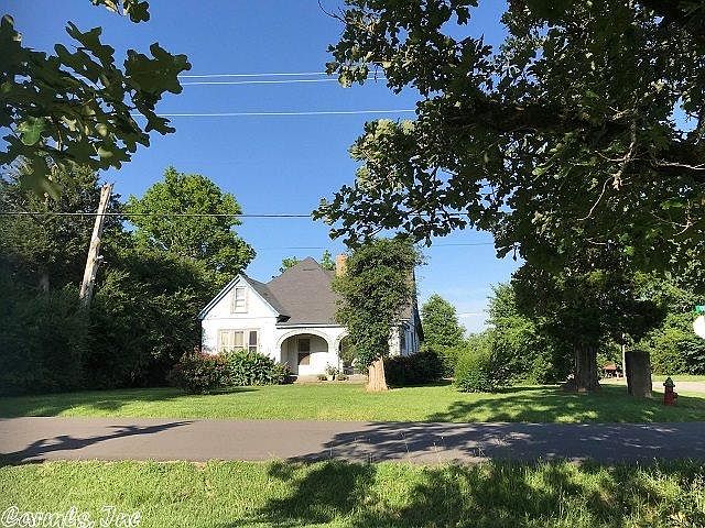 1st image of 810 Eve St S