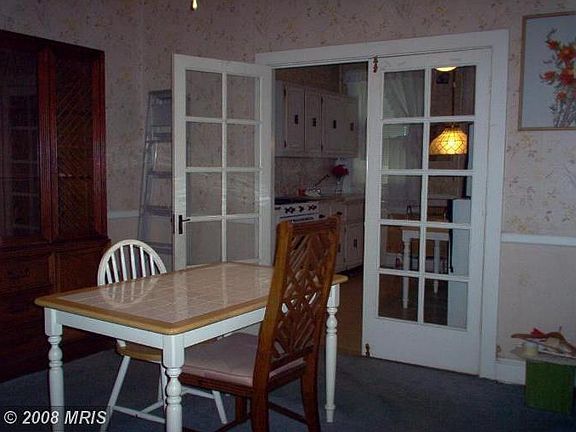 Dining Room leading into the kitchen