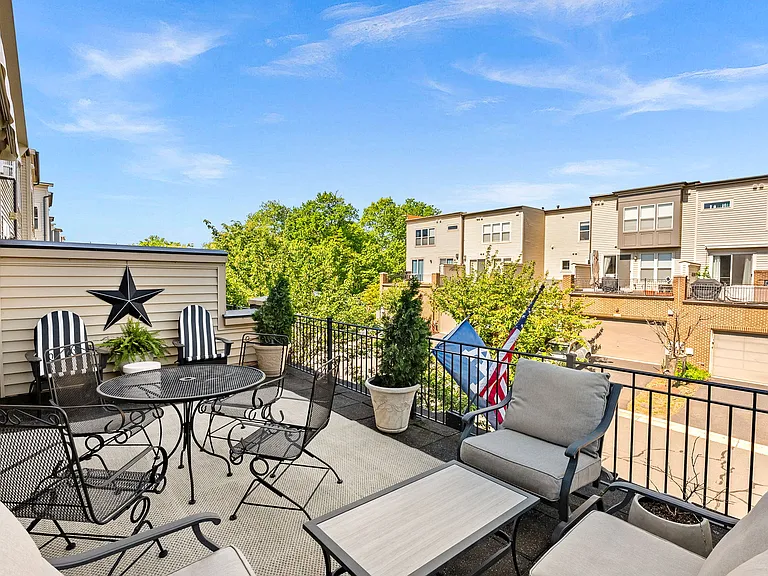 22840 Goldsborough Ter — Photo 36