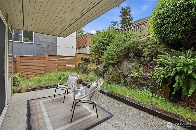3rd image of 2552 14th Avenue W #203