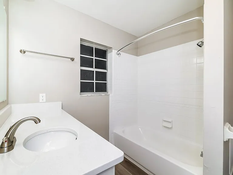 1033 Campbell Ave — Photo 12