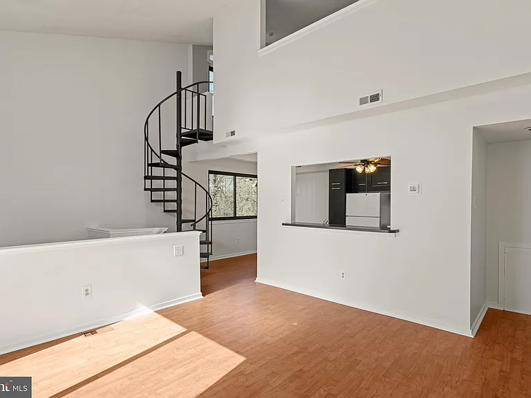 2204 Sandra Rd — Photo 5
