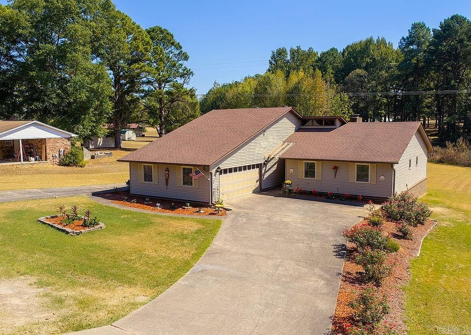 1st image of 205 Club House Rd