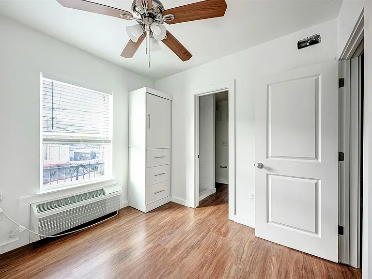 306 E 30th St #106 — Photo 8
