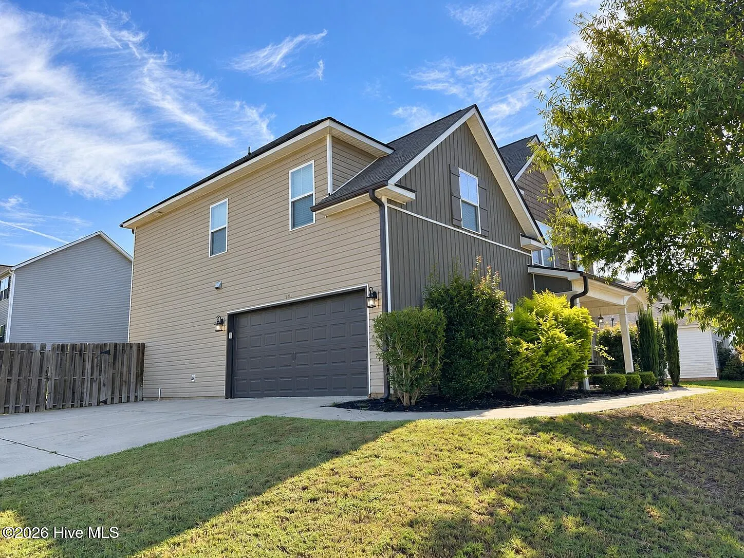 4 bed, 2.5 bath, 3200 sqft, $2,750 — Photo 3