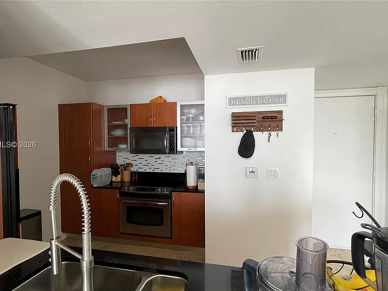 18800 NE 29th Ave #818 — Photo 7