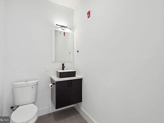 5th image of 528 W Berks St #1