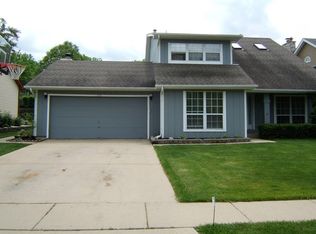 1115 Warwick Cir S, Hoffman Estates, IL 60169