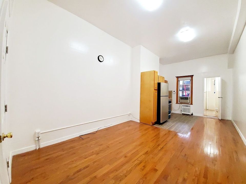 1st image of 992 4th Ave #1