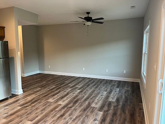 3rd image of 1221 Lockewood Dr Unit B