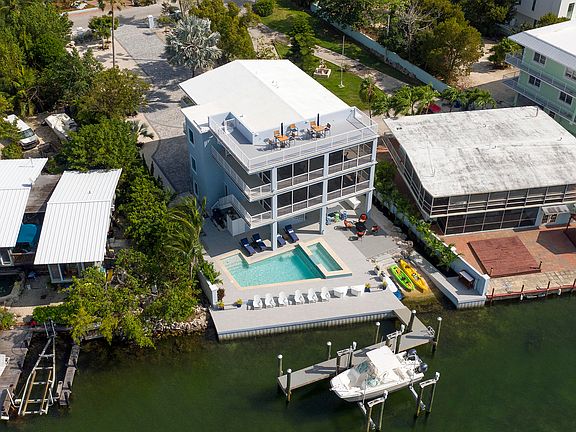 2nd image of 372 S Coconut Palm Blvd