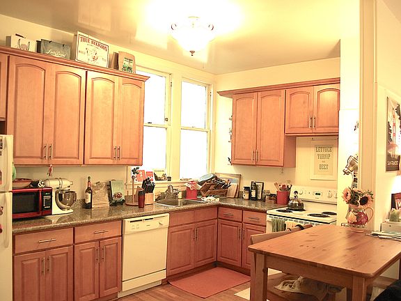 2nd image of 1995 Oak St APT 2