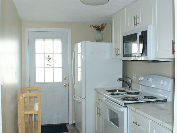 2nd image of 18 Fayette Rd Unit 3