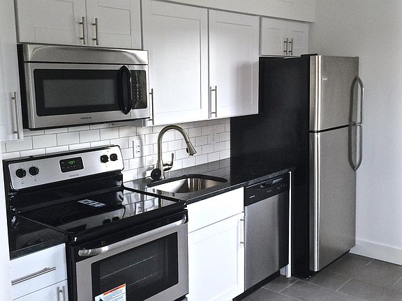 4th image of 7204 Southwest Ave APT E