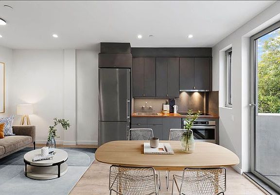 3rd image of 18 Lexington Ave