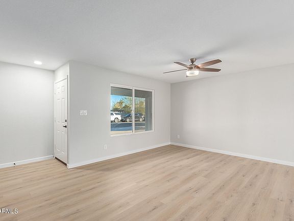 5th image of 2077 E ELLIS Drive