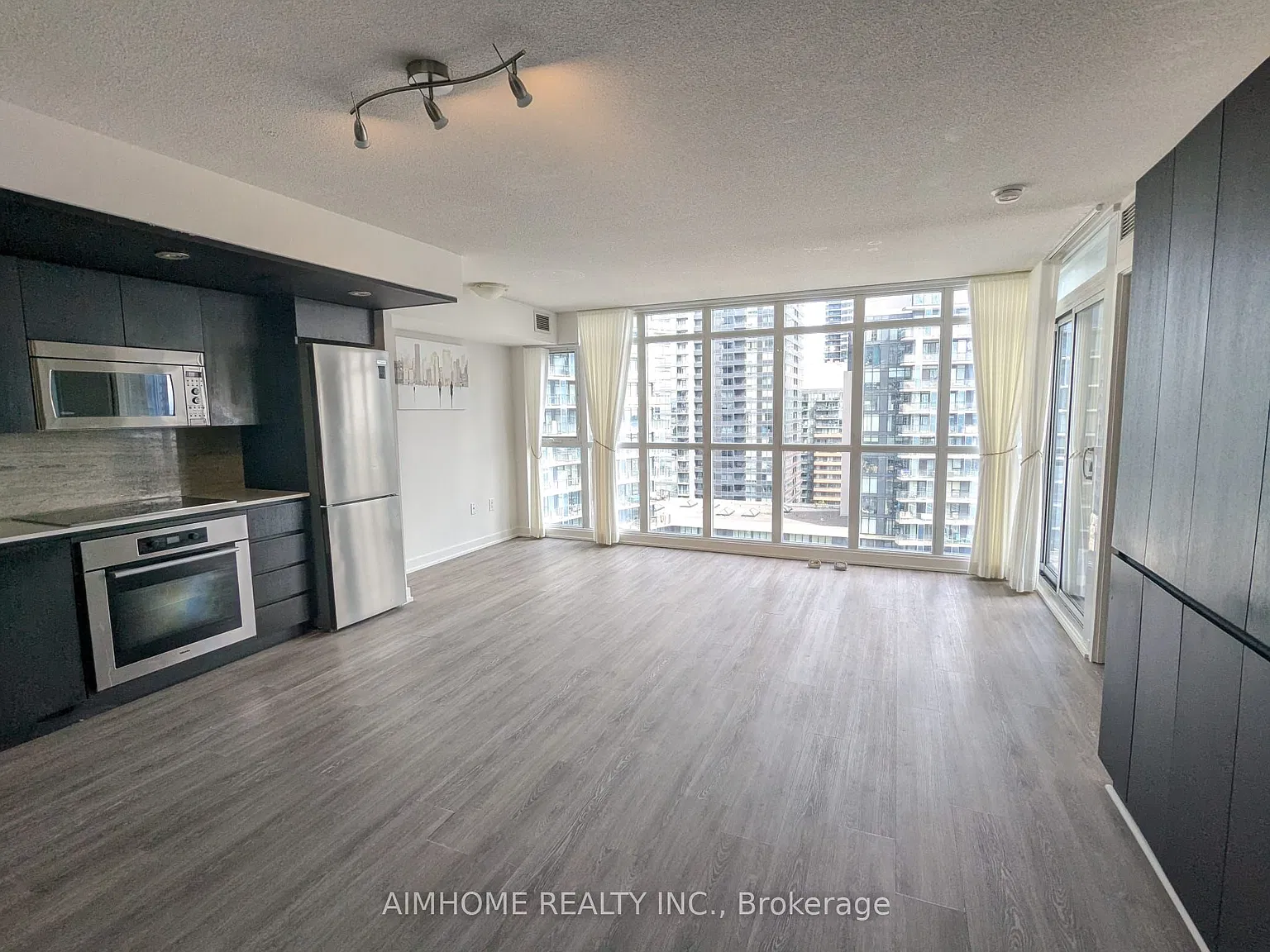 2 bed, $3,100 — Photo 2