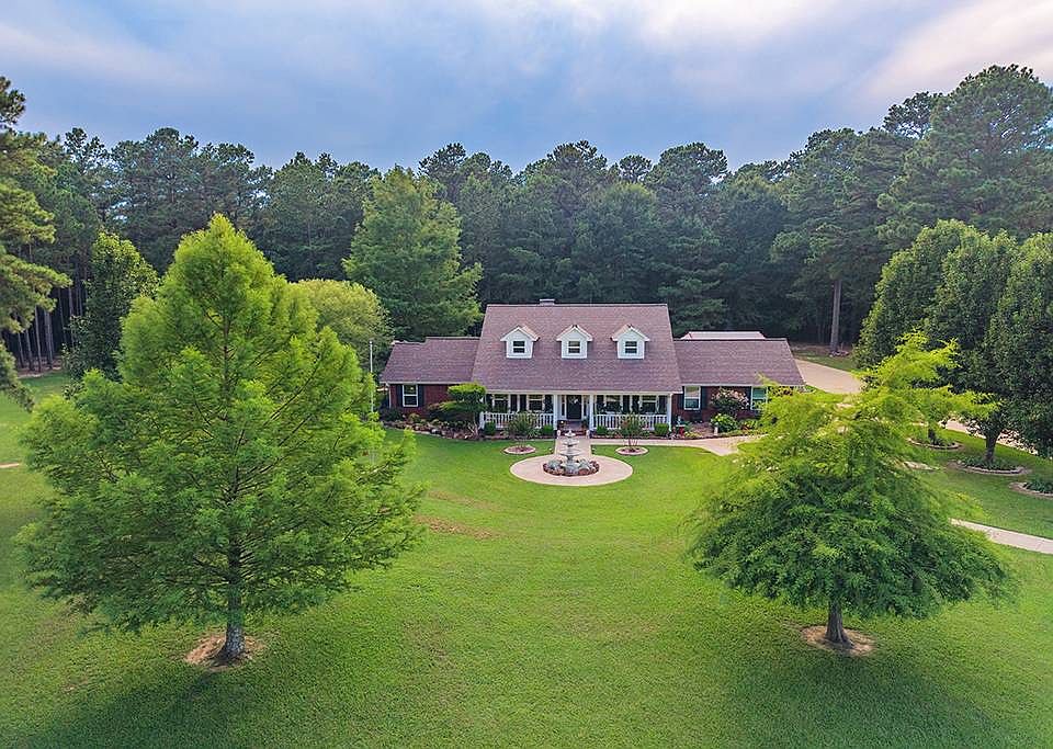 1st image of 3404 Country Club Ln