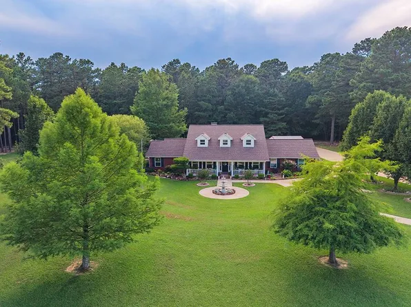 3404 Country Club Ln, Hope, AR 71801