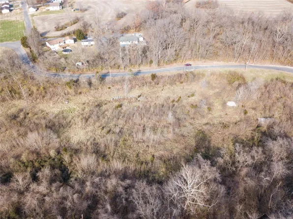 726 Centerville Rd, Columbia, IL 62236