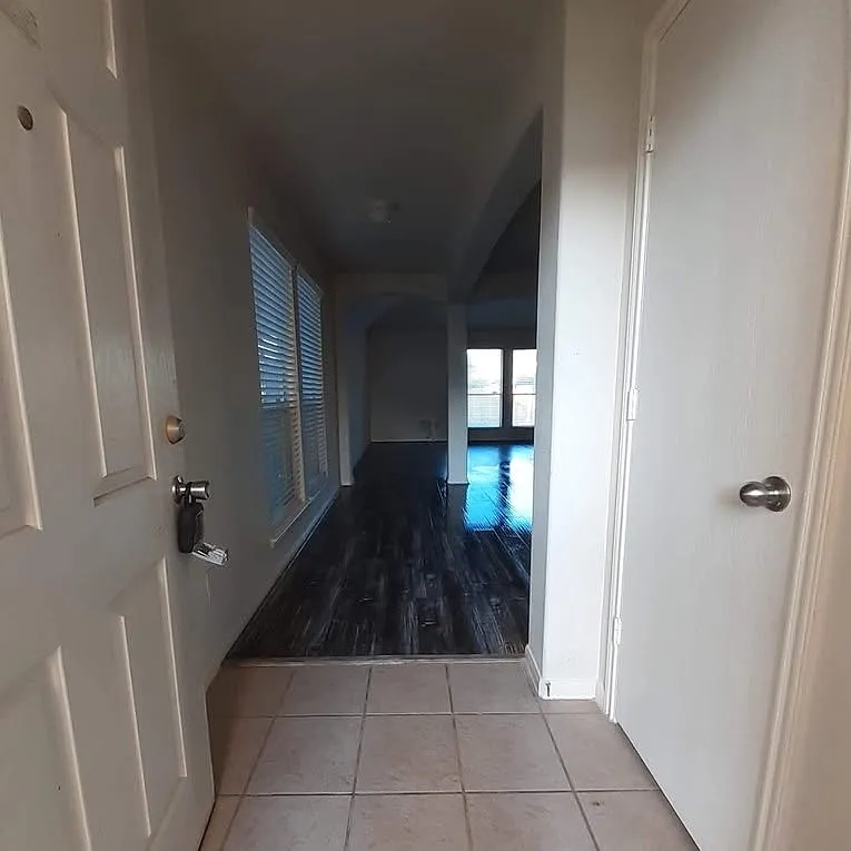 3 bed, 2.5 bath, 1622 sqft, $1,700 — Photo 4