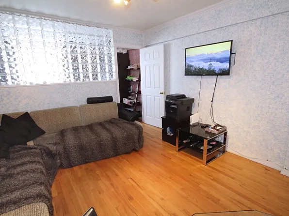 2035 E 7 image 1 of 11