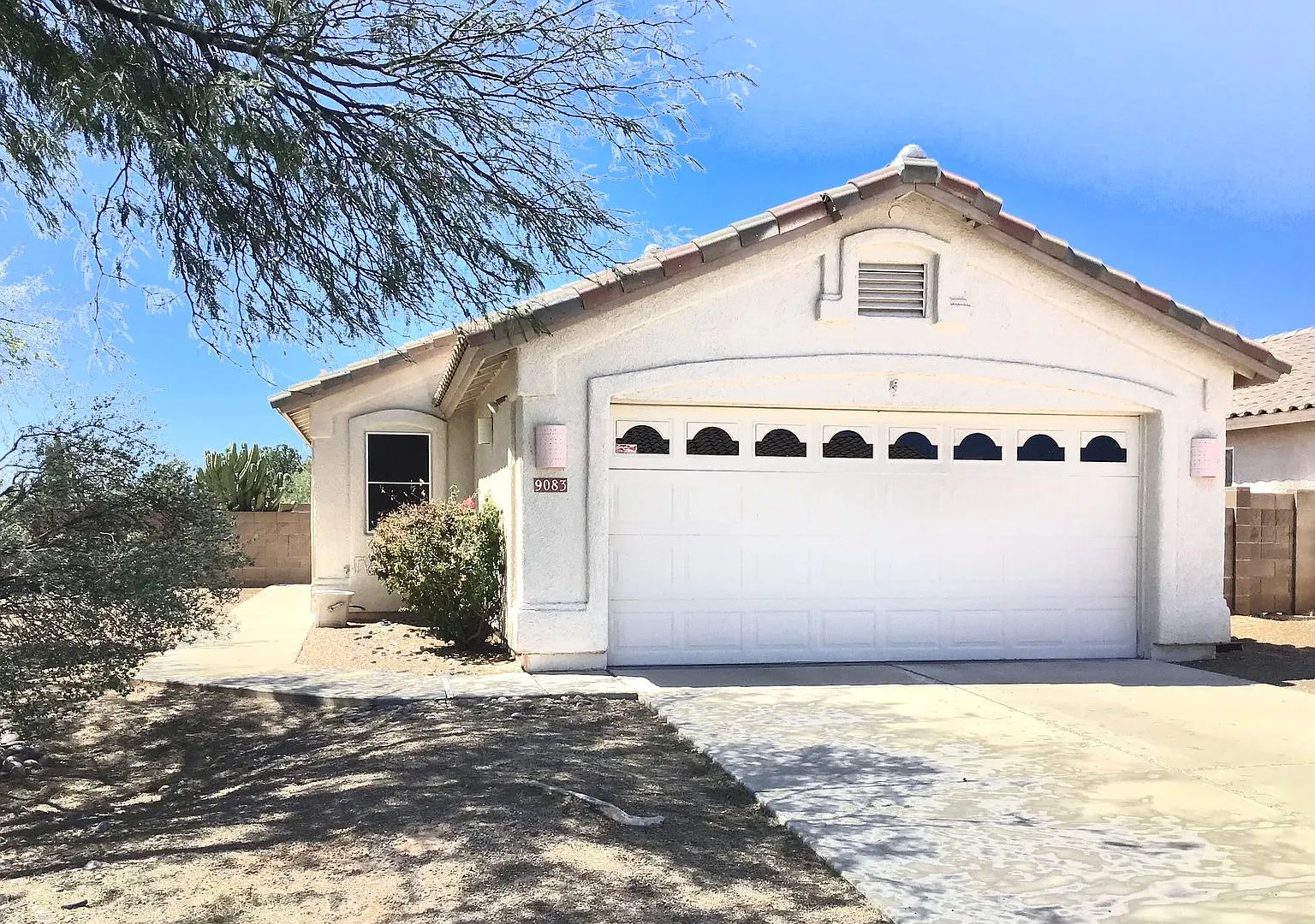 Nice 3Bdrm & 2b home in The Upper Bluffs — Photo 1