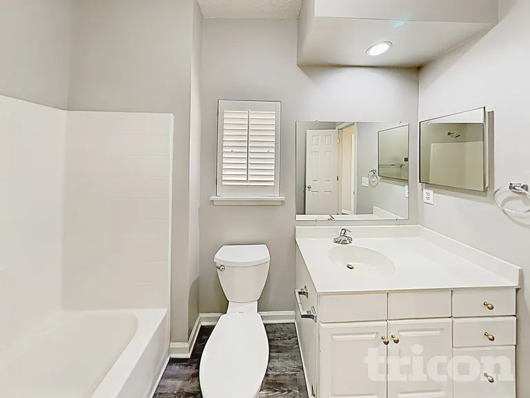 110 Fawnhill Ct — Photo 8