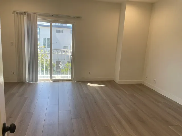 2436 Barry Ave #3 — Photo 10