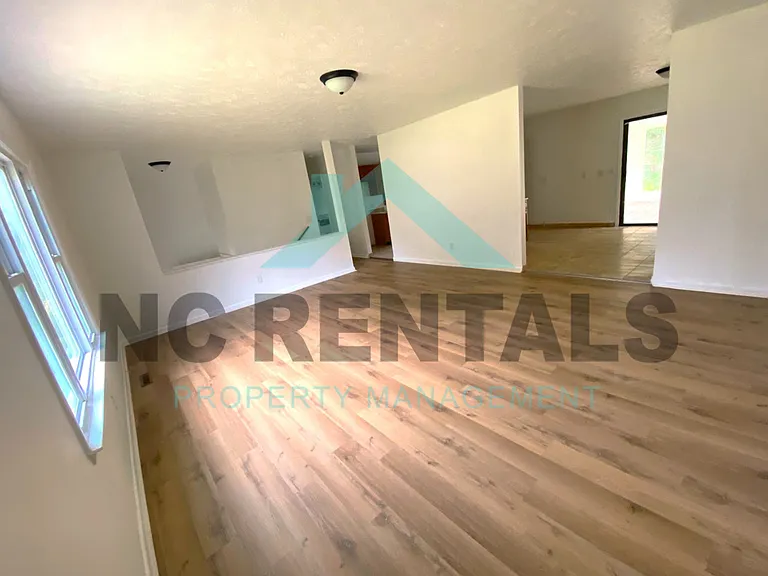 730 Motor Rd — Photo 10