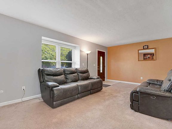 3rd image of 5791 Lucinda Ct