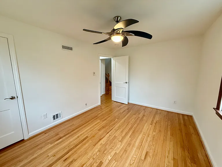 2909 Collins Ave — Photo 9