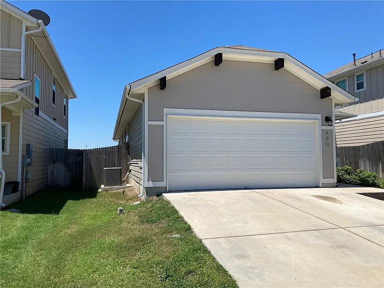 480 Triumph Rd — Photo 2