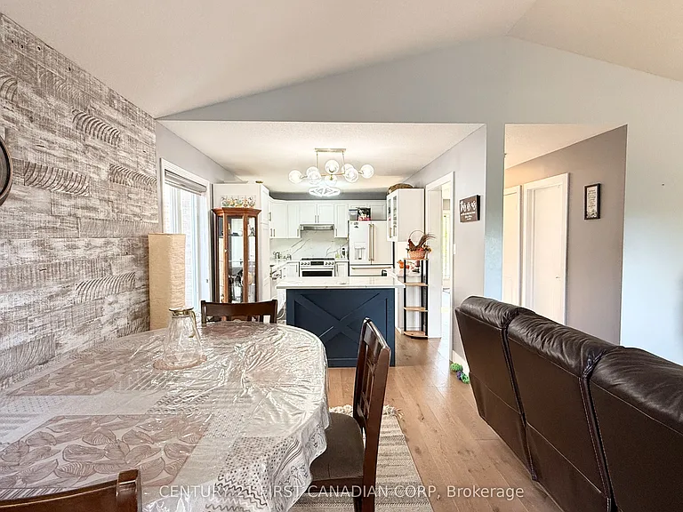 197 Baxter St — Photo 16