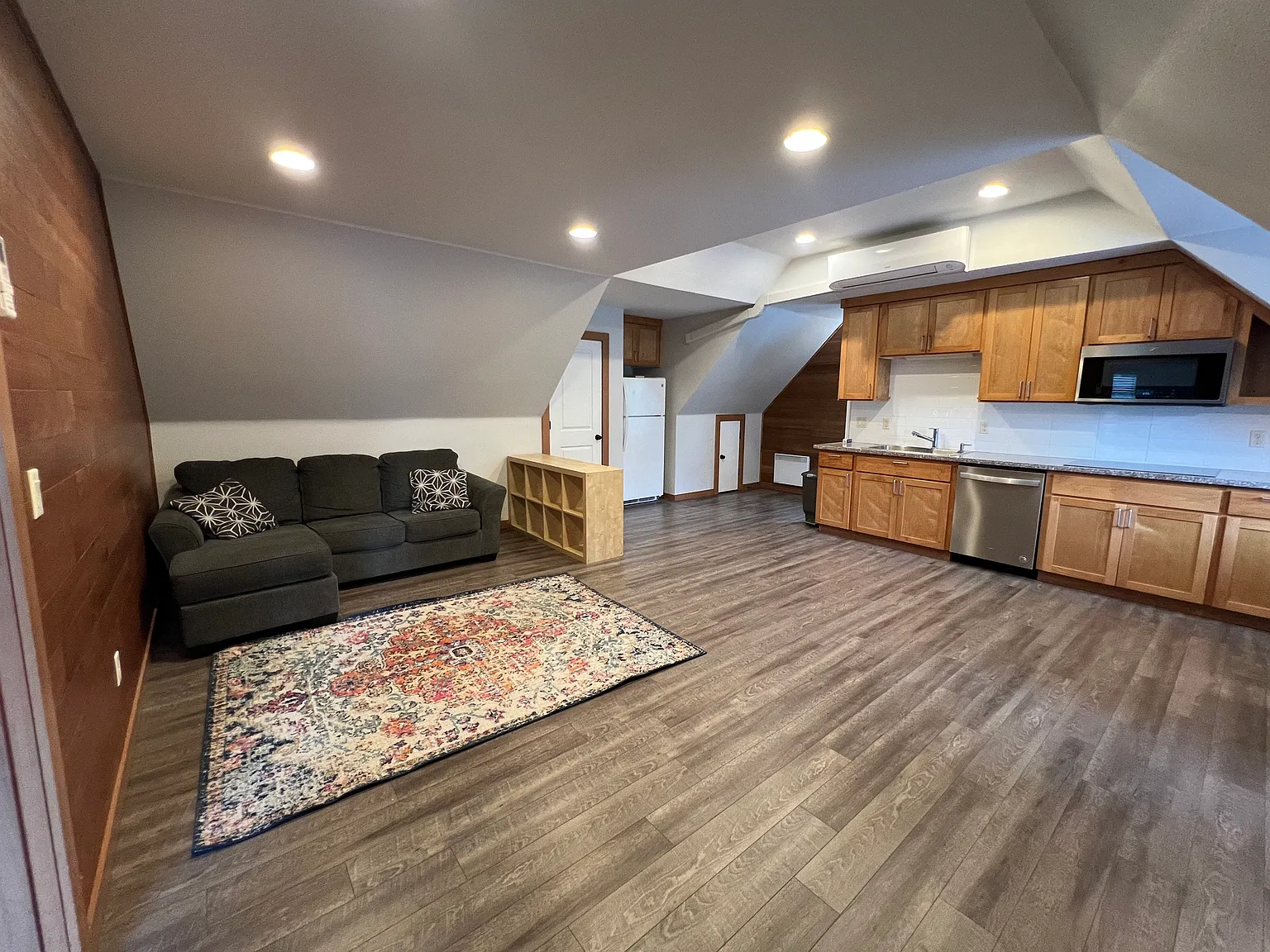 1 bed, 800 sqft, $1,800 — Photo 2
