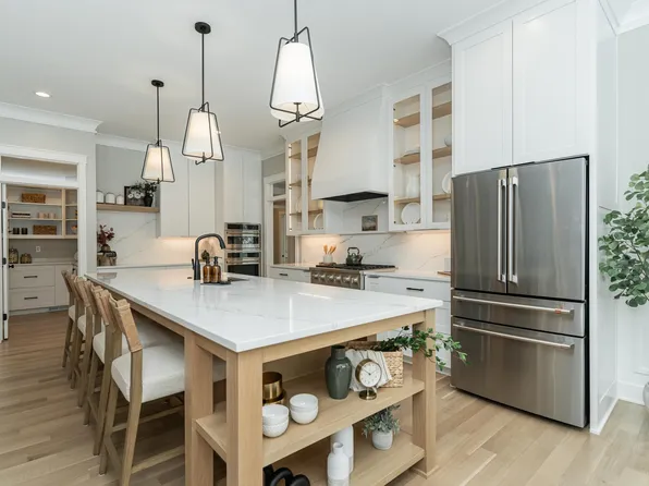 1814 Mayowood Ct SW, Rochester, MN 55902