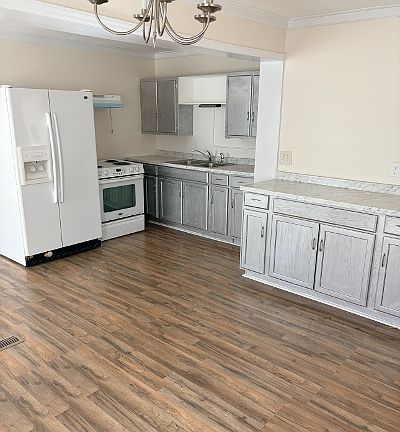 2nd image of 501 Lansing St