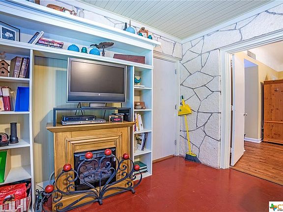 5th image of 717 E Krezdorn St