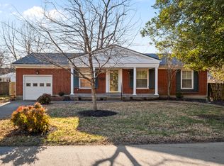 318 Castleview Dr, Saint Matthews, KY 40207