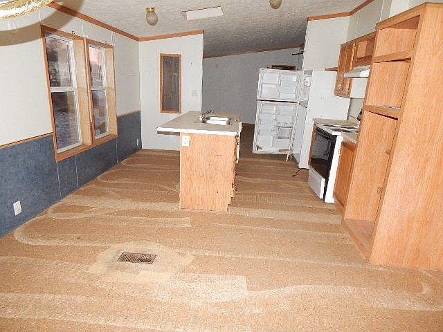 2nd image of 184 Evergreen Rd