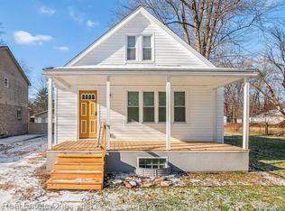 25450 6th St, Grosse Ile, MI 48138