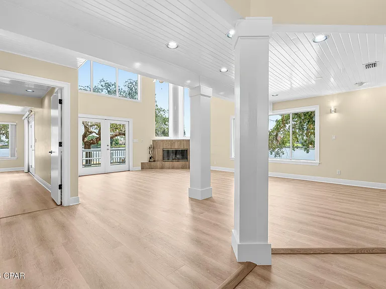 2718 Country Club Dr — Photo 14