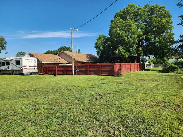 124 N 12th St, Okemah, OK 74859